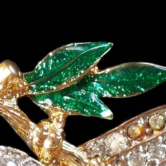 Brilliant Rhinestone Parrot pin broach with an intricate golden setting - Picture 5 of 10